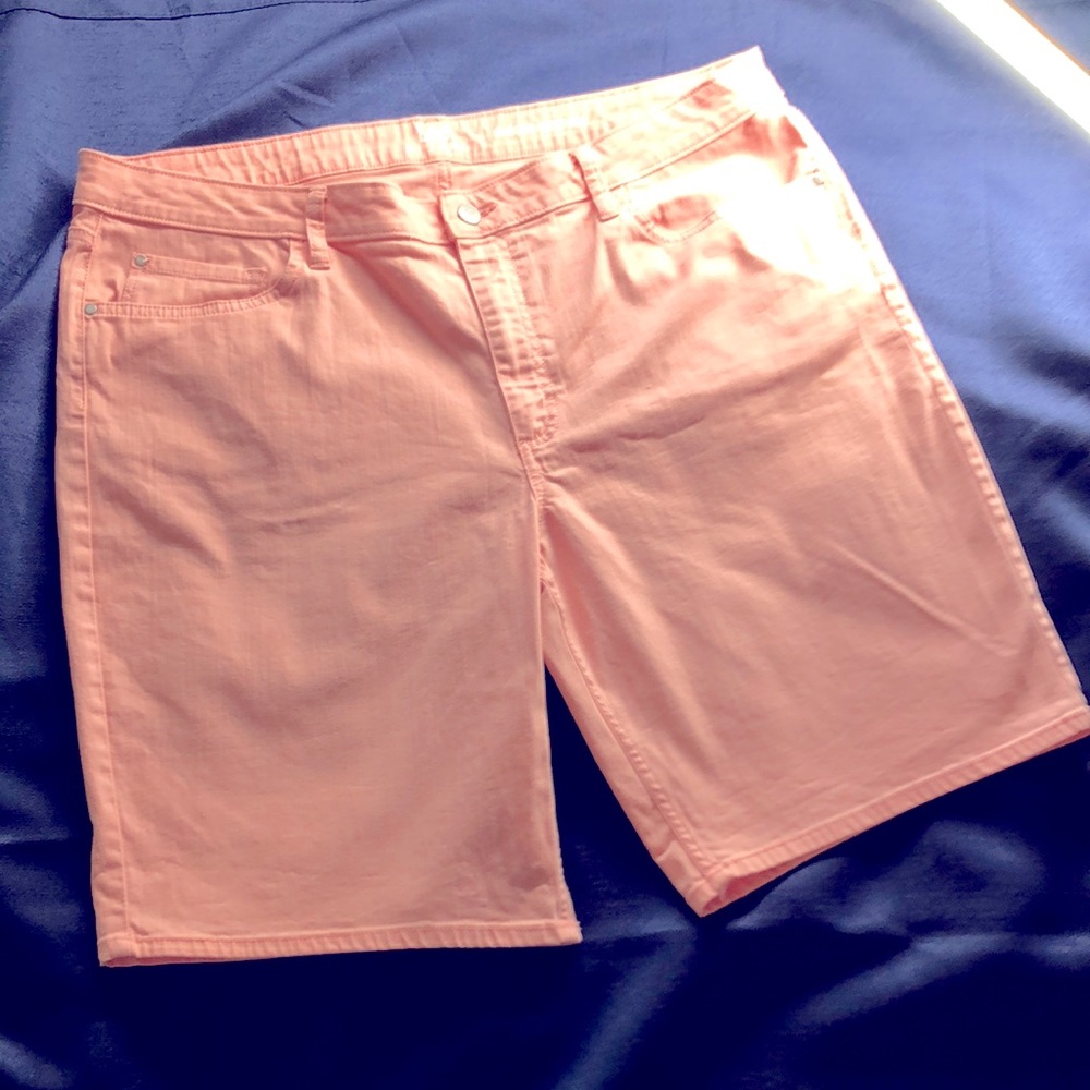 Lee Riders midrise Bermuda woman’s shorts size 18M